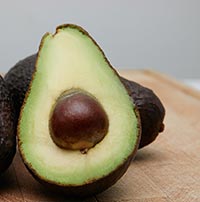 5 manfaat dan khasiat buah alpukat untuk merawat jantung dan sumber nutrisi ibu hamil