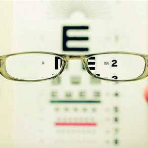 presbiopi - definisi, gejala, dan solusi pengobatannya