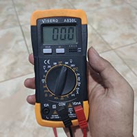 Belajar elektro mengukur tegangan AC dengan multimeter digital